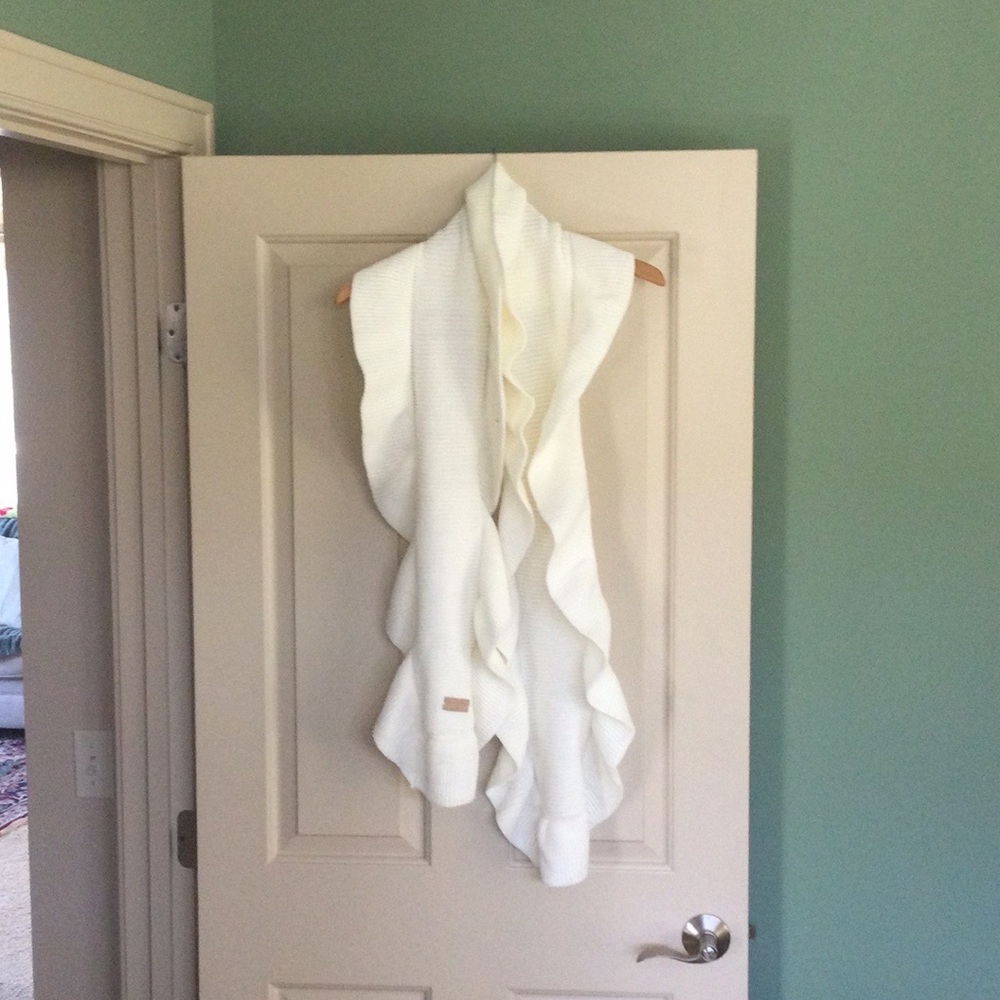 Ivory Ruffled Winter Scarf - Picture 3 of 3